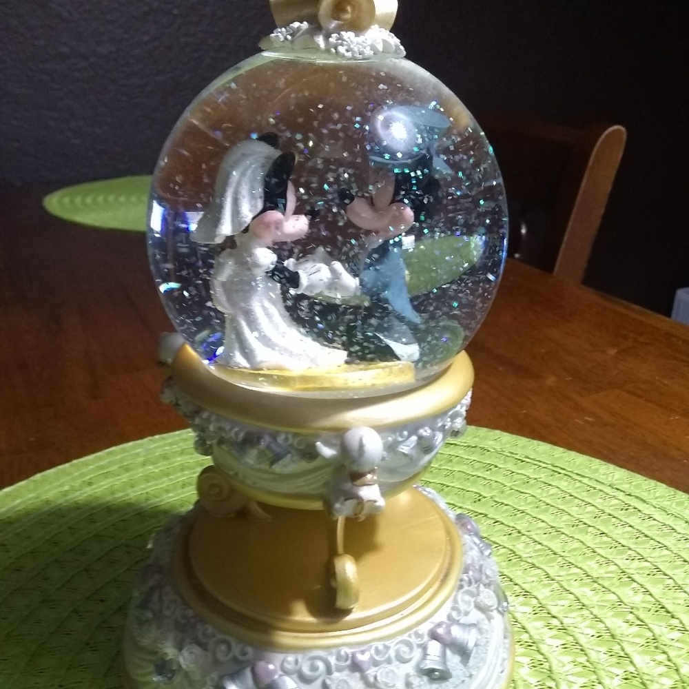 Mickey and Minnie wedding snow globe
